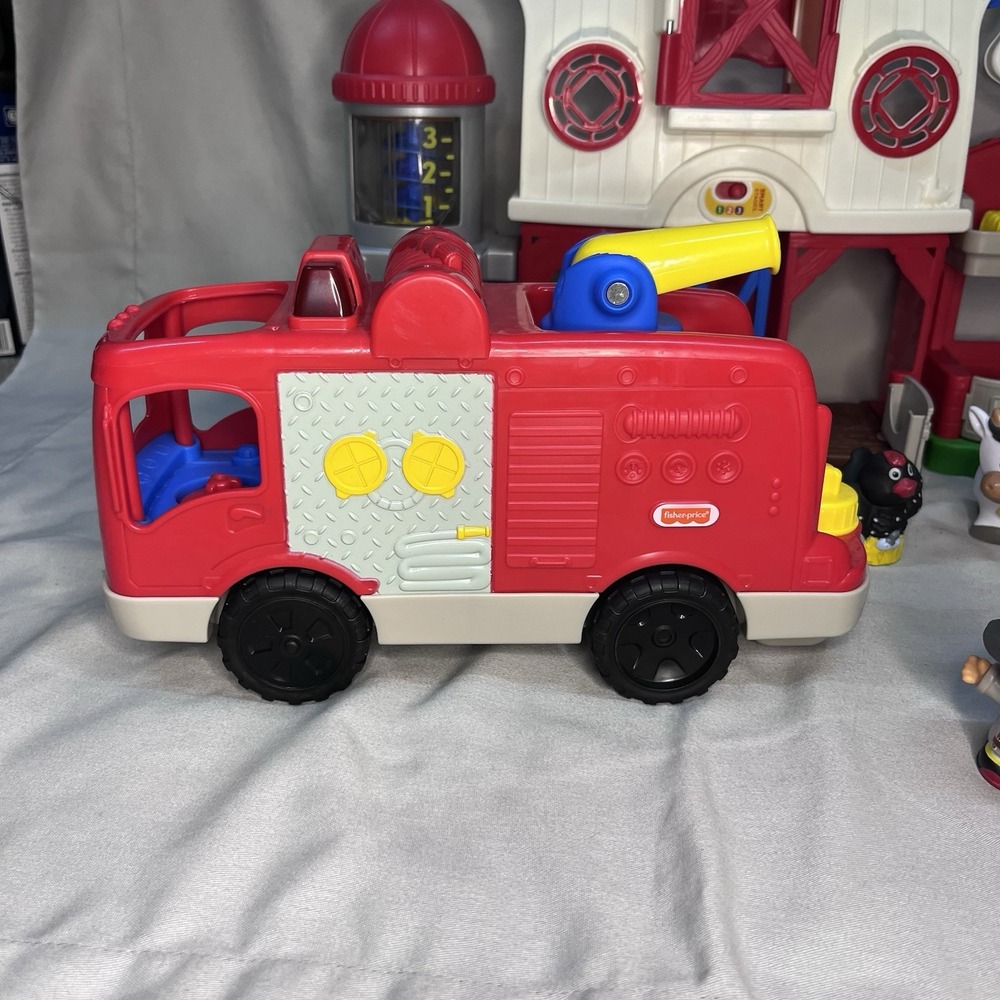 Fisher-Price Little People Farm Barn Playset & Fire Truck Lights & Sound WORK! - Picture 7 of 12